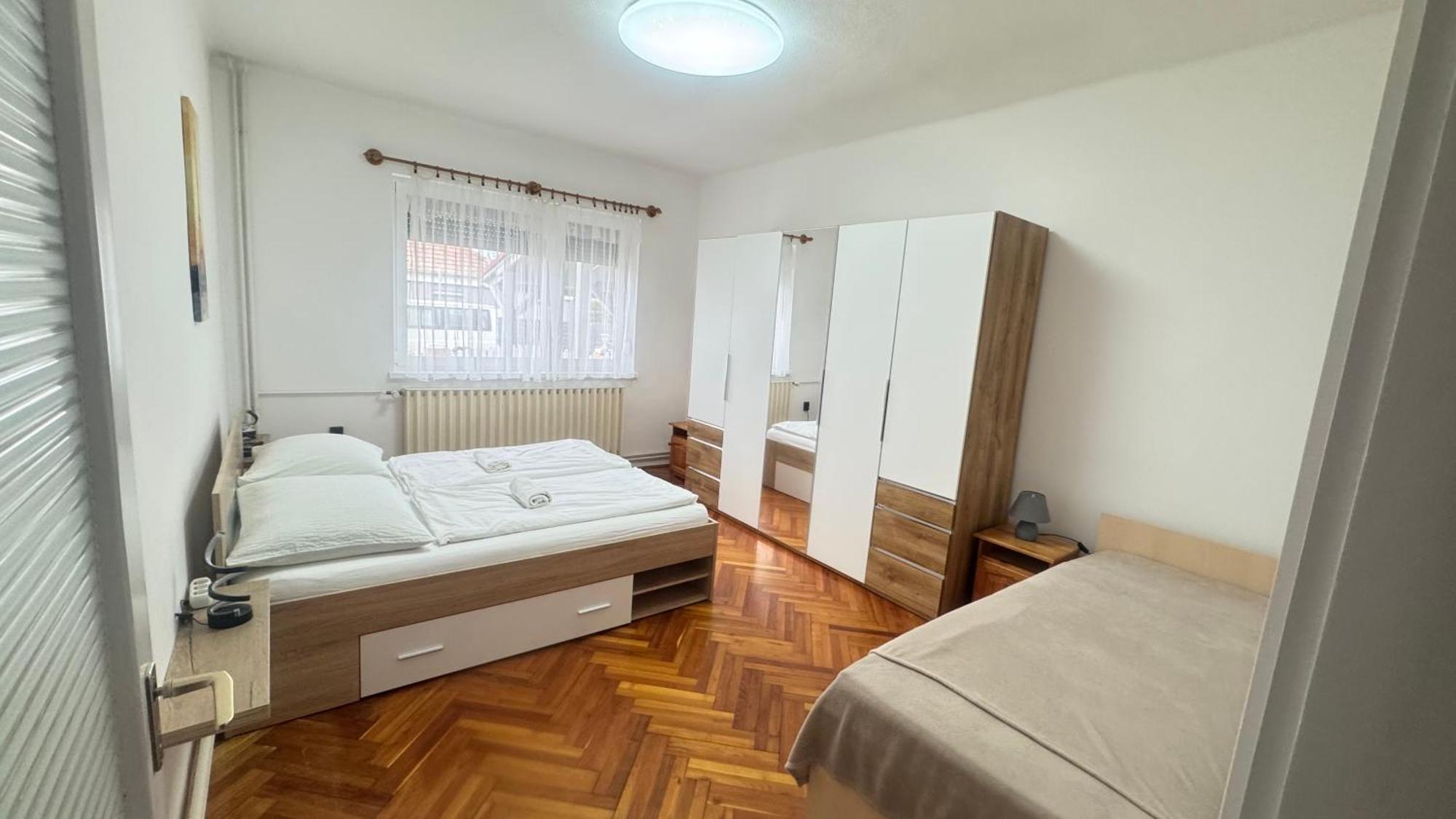 Pingvin Cukraszda Apartman Balatonmariafurdo Luaran gambar