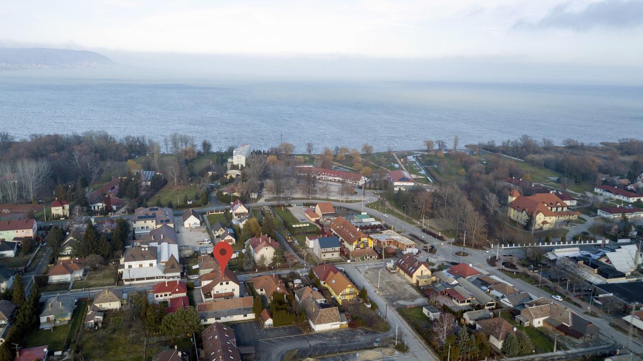 Pingvin Cukraszda Apartman Balatonmariafurdo Luaran gambar