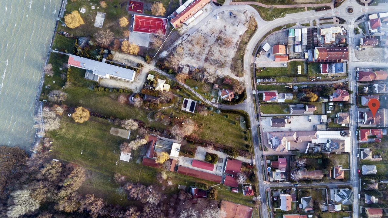 Pingvin Cukraszda Apartman Balatonmariafurdo Luaran gambar